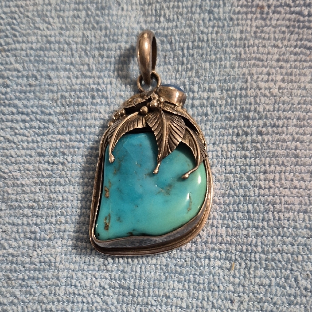 Turquoise Silver Pendant - Picture 4 of 16